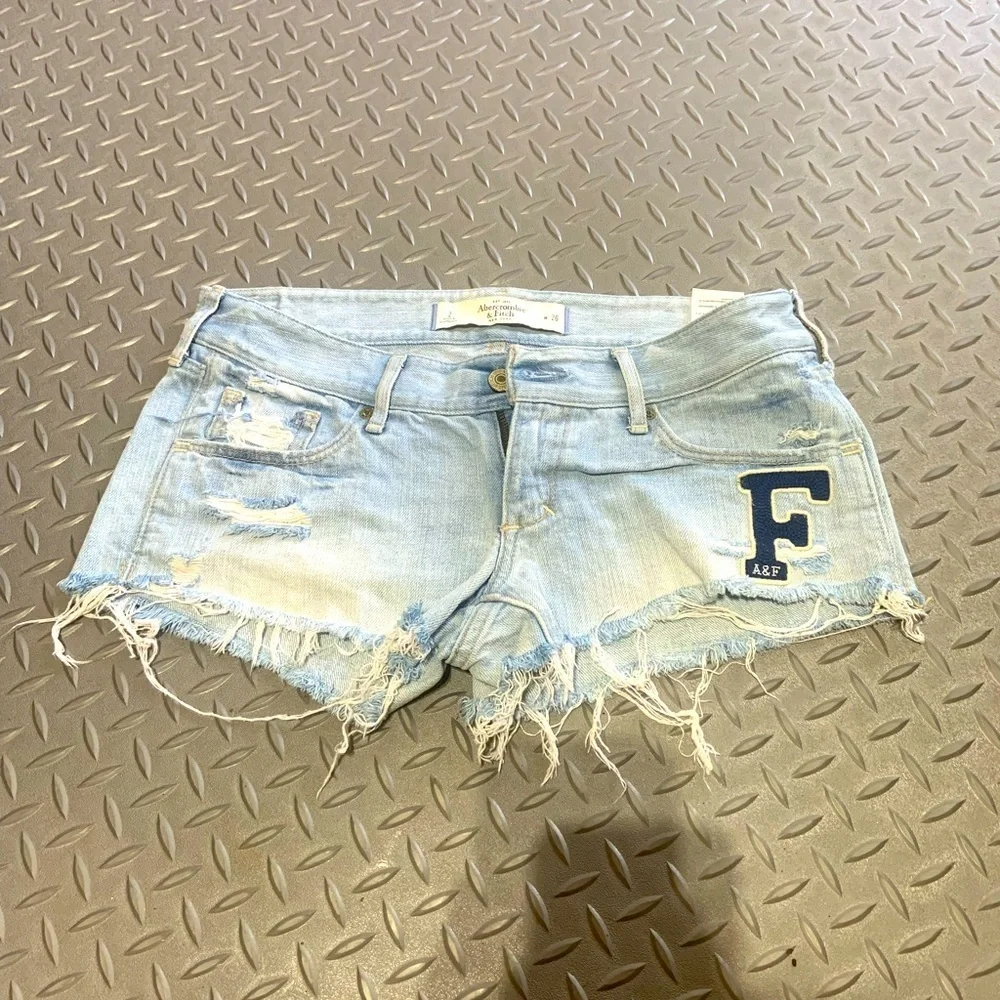 Y2k Abercrombie shorts denim faded cut off frayed classic preppy logo spring